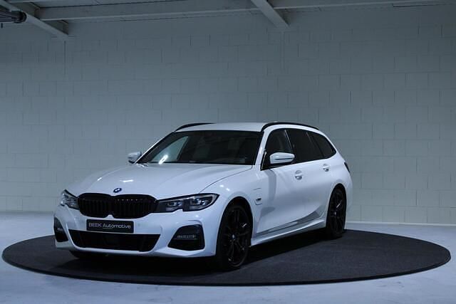 Wit Occasion 2022 BMW 330 M Sport Stationwagen | € 26.950 (Super prijs) - Afbeelding 1/4