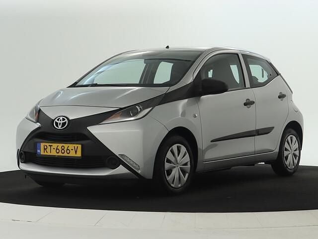 Grijs metallic Gebruikt 2018 Toyota Aygo Hatchback | € 9.245 (Eerlijke prijs) - Afbeelding 1/4