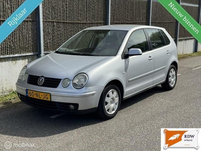 Grijs Gebruikt 2003 VW Polo Hatchback | € 2.450 (Eerlijke prijs) - Afbeelding 1/4