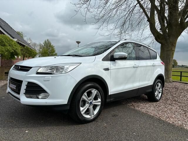 Wit Gebruikt 2016 Ford Kuga SUV | € 15.900 (Eerlijke prijs) - Afbeelding 1/4