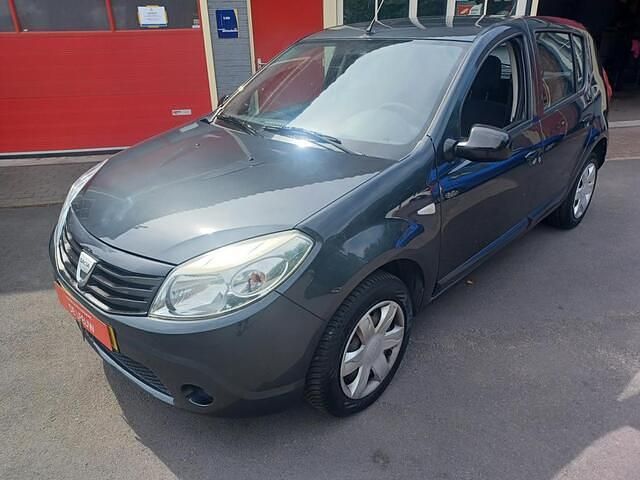 Grijs Gebruikt 2008 Dacia Sandero Ambiance Hatchback | € 1.750 (Eerlijke prijs) - Afbeelding 1/4