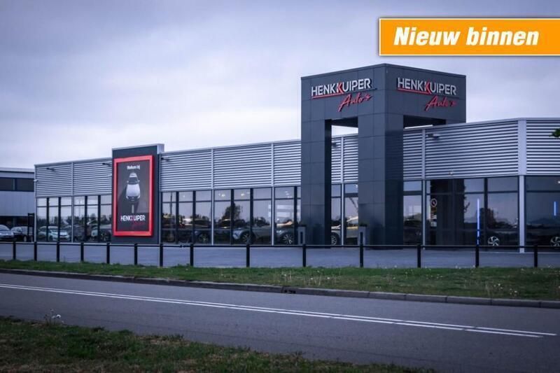 Zwart Gebruikt 2024 VW Touran R-line MPV | € 47.950 - Afbeelding 1/3