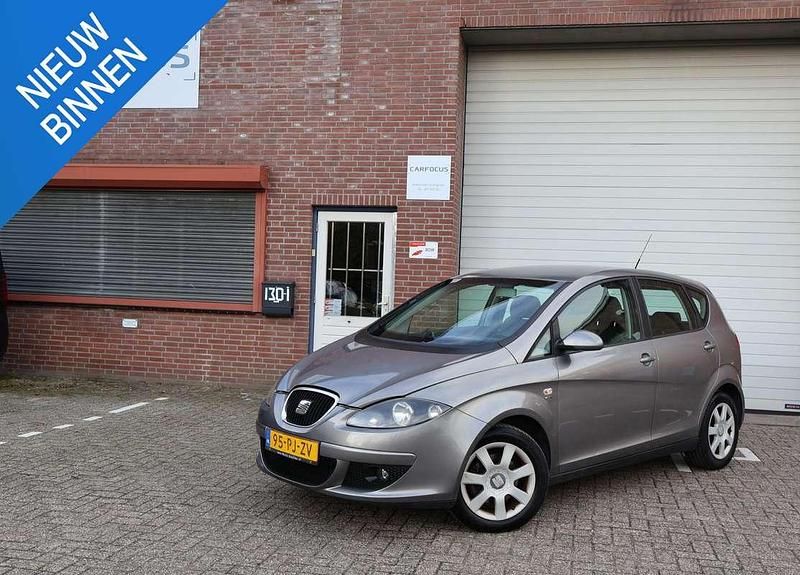 Grijs Gebruikt 2004 Seat Altea Stylance MPV | € 1.399 (Eerlijke prijs) - Afbeelding 1/4