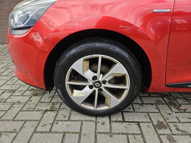 Occasion Renault Clio GrandTour LIMITED 90 PK (66 kW) 2016 Rood Stationwagen