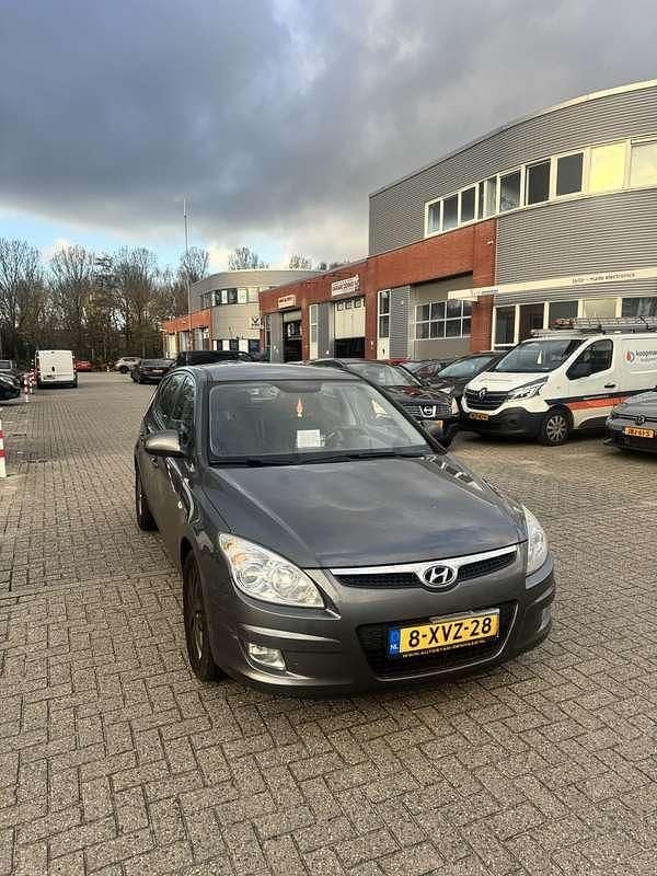 Grijs Gebruikt 2008 Hyundai i30 Active MPV | € 2.900 (Eerlijke prijs) - Afbeelding 1/4