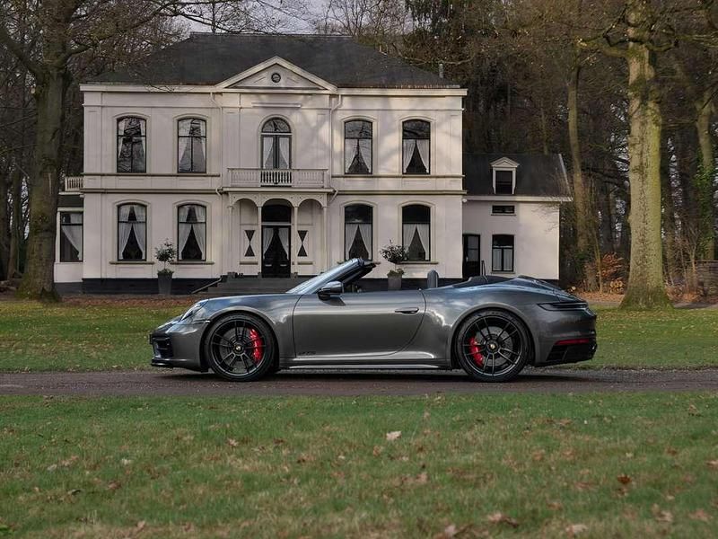 Grijs Occasion 2022 Porsche 911 Carrera Cabriolet Cabriolet | € 179.500 (Goede deal) - Afbeelding 1/4