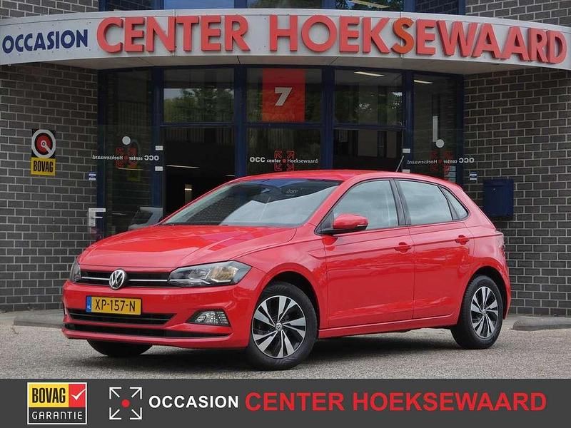 Rood Gebruikt 2019 VW Polo Comfortline Hatchback | € 12.440 (Goede deal) - Afbeelding 1/4