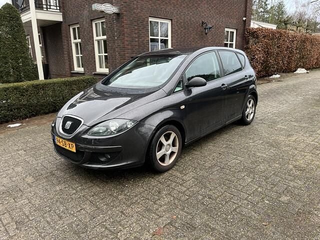 Zwart (metallic) Occasion 2005 Seat Altea Reference MPV | € 1.850 (Goede deal) - Afbeelding 1/4