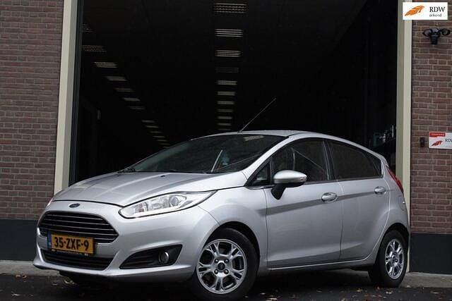 Grijs Gebruikt 2013 Ford Fiesta Titanium Hatchback | € 3.490 (Goede deal) - Afbeelding 1/4