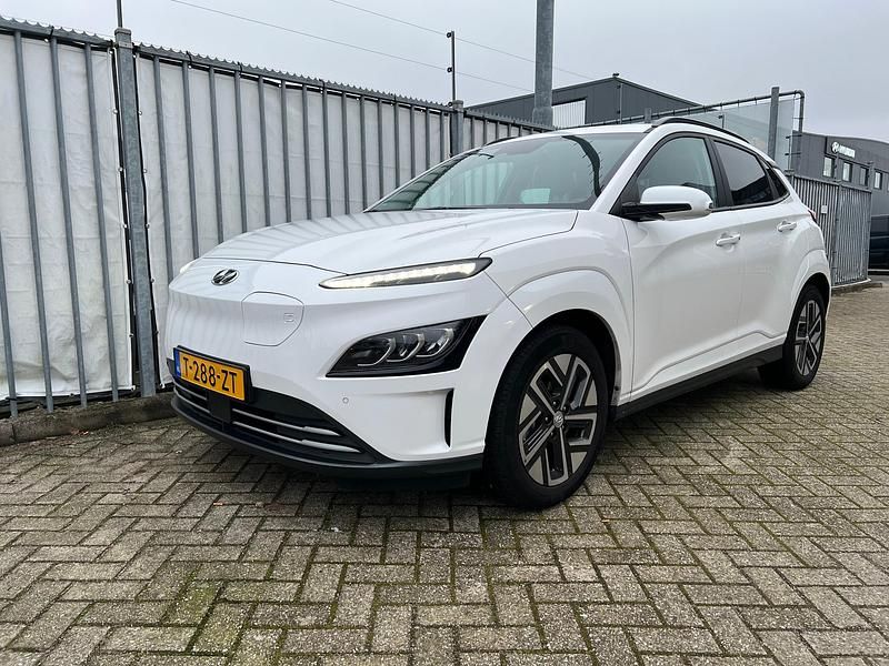 Wit Occasion 2024 Hyundai Kona SUV | € 31.895 (Eerlijke prijs) - Afbeelding 1/1