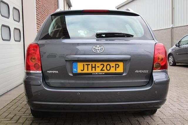 Occasion Toyota Avensis Executive 147 PK (108 kW) 2005 Grijs Stationwagen