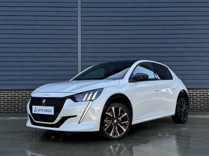 Wit Gebruikt 2022 Peugeot 208 GT Hatchback | € 21.400 (Eerlijke prijs) - Afbeelding 1/4