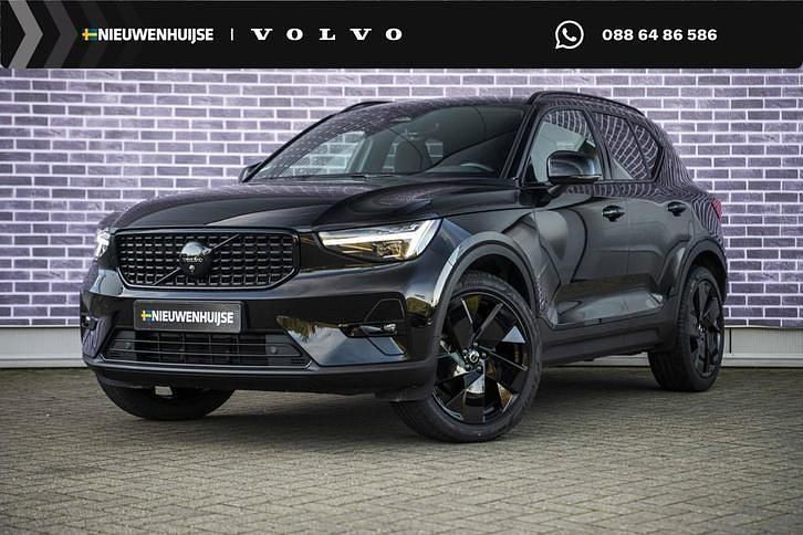 Zwart Occasion 2025 Volvo XC40 Plus SUV | € 44.399 (Eerlijke prijs) - Afbeelding 1/3