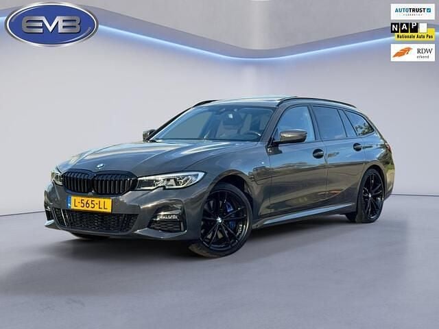 Grijs Gebruikt 2021 BMW 330 M Sport Stationwagen | € 31.945 (Eerlijke prijs) - Afbeelding 1/4