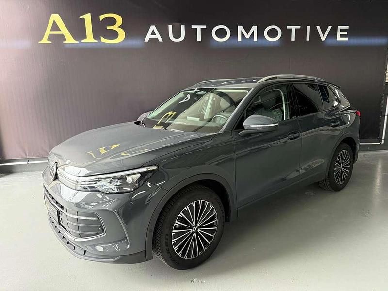 Grijs Gebruikt 2025 VW Tiguan Edition SUV | € 39.950 (Super prijs) - Afbeelding 1/4
