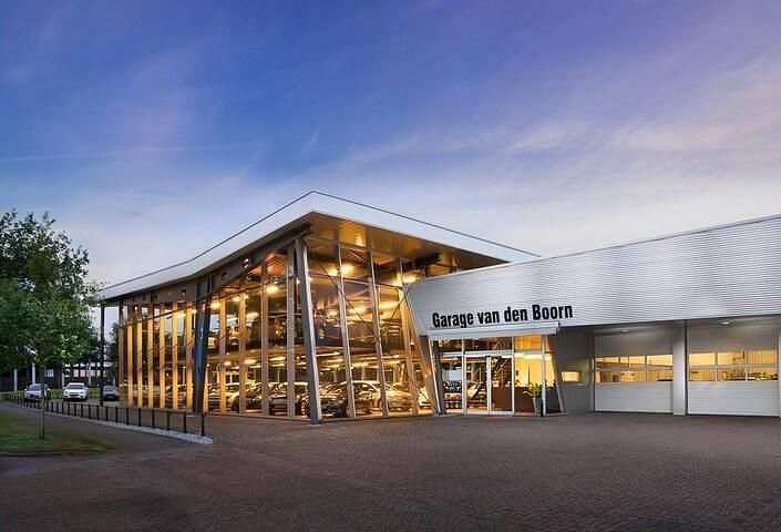 Occasion Toyota Yaris Hybrid 2024 Rood (metallic) SUV