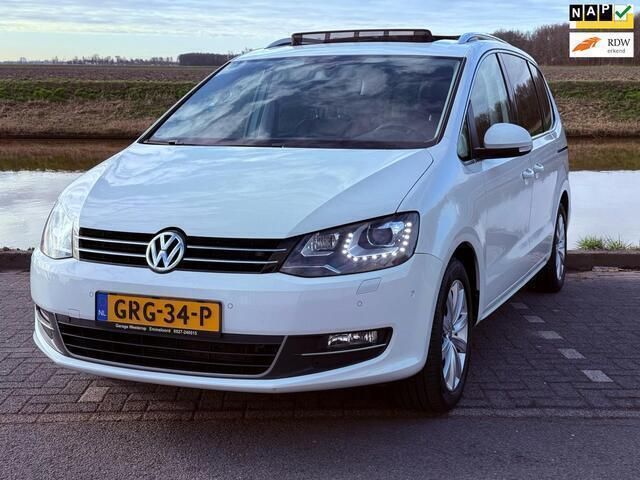 Wit Gebruikt 2015 VW Sharan Highline MPV | € 24.200 - Afbeelding 1/4