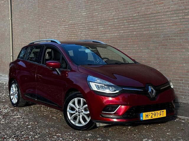 Occasion Renault Clio GrandTour Intens 90 PK (66 kW) 2017 Rood Stationwagen