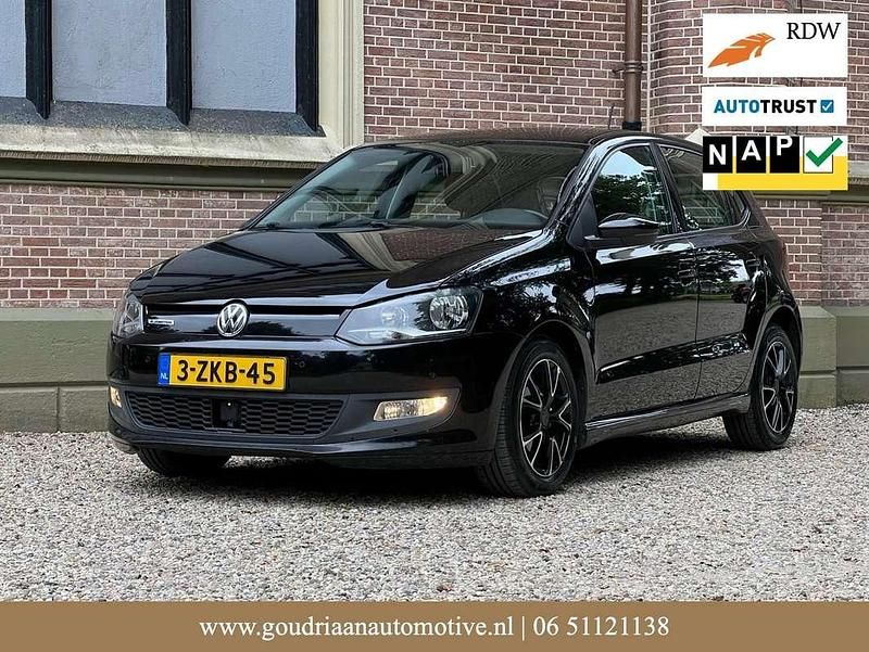 Zwart Gebruikt 2015 VW Polo Hatchback | € 5.850 (Goede deal) - Afbeelding 1/4