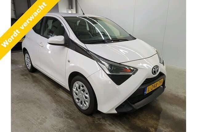 Wit Gebruikt 2021 Toyota Aygo X-play Hatchback | € 13.499 (Eerlijke prijs) - Afbeelding 1/4