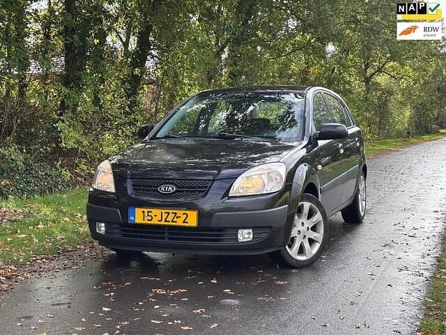 Zwart Occasion 2009 Kia Rio Hatchback | € 1.750 (Eerlijke prijs) - Afbeelding 1/4