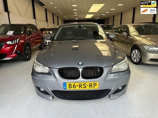 Grijs Gebruikt 2005 BMW 530 M Sport Sedan | € 7.950 (Eerlijke prijs) - Afbeelding 1/4