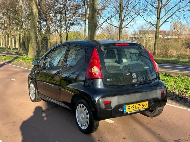 Occasion Peugeot 107 68 PK (50 kW) 2005 Zwart, metallic lak Hatchback