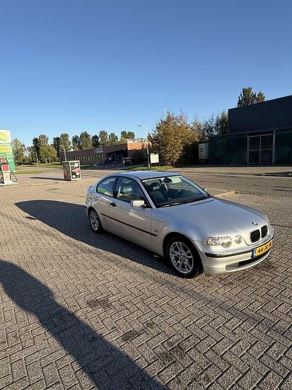 Occasion BMW 330 Comfort Edition 143 PK (105 kW) 2002 Grijs Hatchback