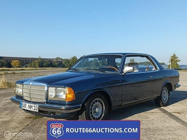 Zwart Gebruikt 1982 Mercedes 230 | € 5.500 - Afbeelding 1/4