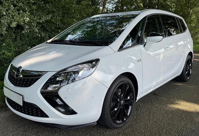 Wit Gebruikt 2016 Opel Zafira Tourer Innovation MPV | € 14.450 (Iets duurder) - Afbeelding 1/4