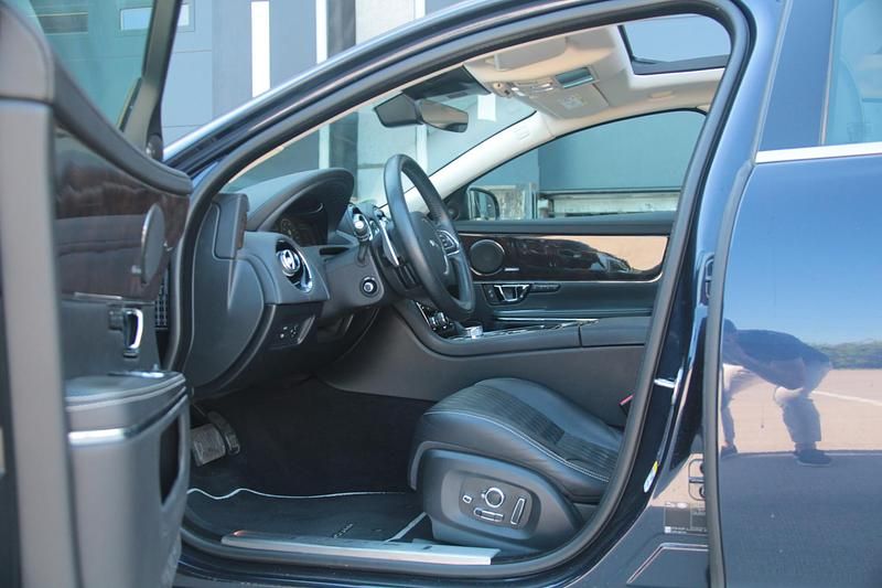 Occasion Jaguar XJ 301 PK (221 kW) 2021 Blauw Sedan