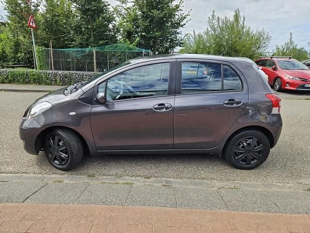 Occasion Toyota Yaris Comfort 101 PK (74 kW) 2010 Grijs Hatchback