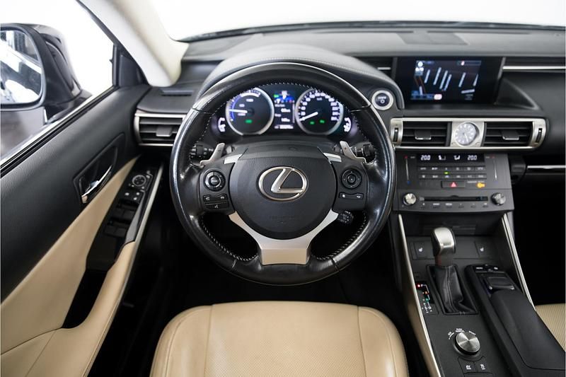 Occasion Lexus IS300h Business Edition 223 PK (164 kW) 2016 Zwart Sedan