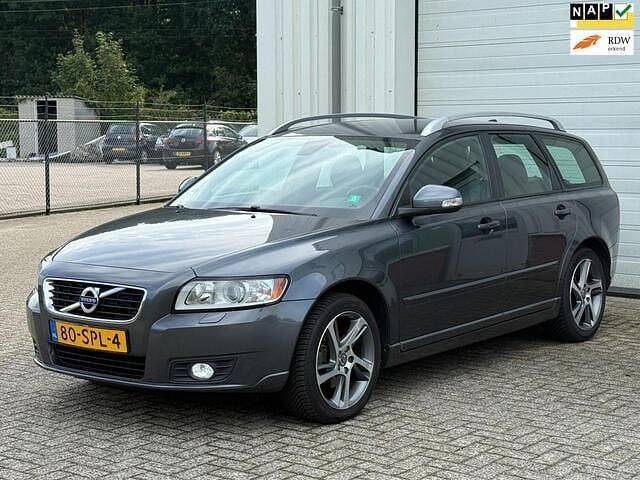 Grijs Gebruikt 2011 Volvo V50 Kinetic Stationwagen | € 3.245 (Eerlijke prijs) - Afbeelding 1/4