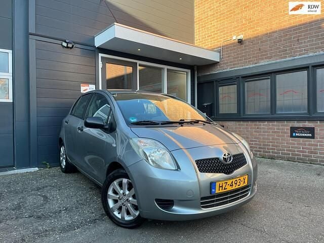 Grijs Gebruikt 2009 Toyota Yaris Cool Hatchback | € 4.499 (Eerlijke prijs) - Afbeelding 1/4