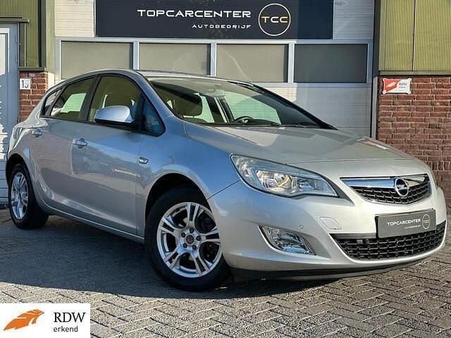 Grijs Gebruikt 2010 Opel Astra Selection Hatchback | € 2.999 (Super prijs) - Afbeelding 1/4