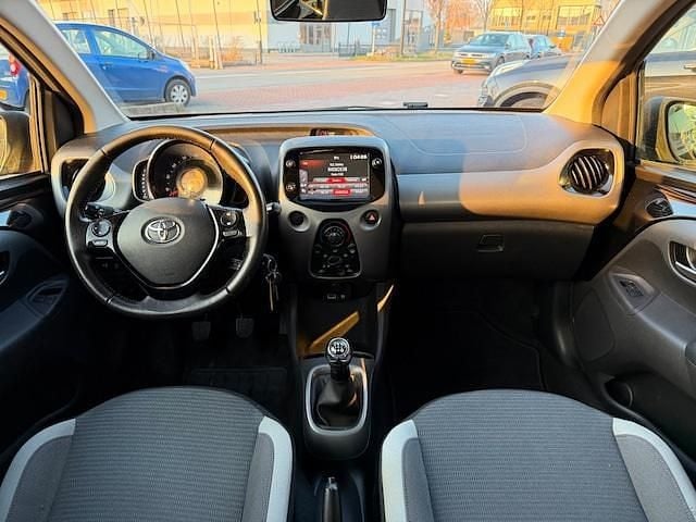 Occasion Toyota Aygo X-play 72 PK (52 kW) 2022 Zwart Hatchback