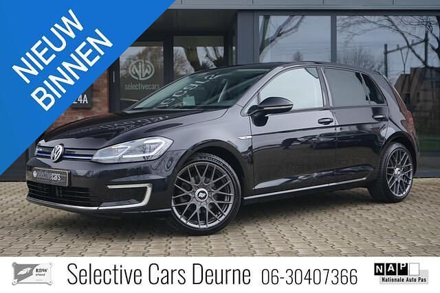 Zwart Occasion 2017 VW e-Golf Hatchback | € 13.900 (Duur) - Afbeelding 1/4