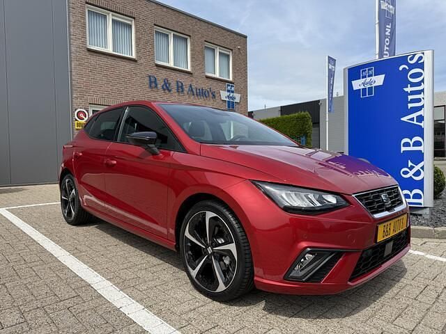 Rood Gebruikt 2024 Seat Ibiza Business Hatchback | € 24.850 (Eerlijke prijs) - Afbeelding 1/4