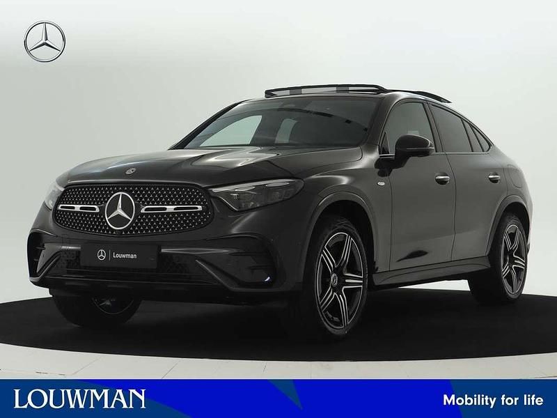 Grijs, metallic lak Nieuw 2025 Mercedes GLC300 Sport Edition Coupé | € 84.779 (Super prijs) - Afbeelding 1/4