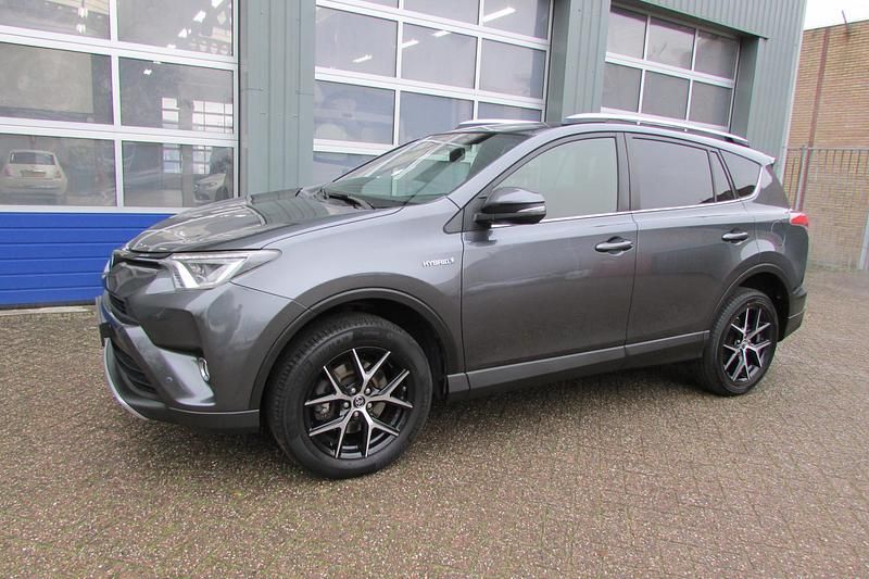 Occasion Toyota RAV4 Hybrid Style 197 PK (144 kW) 2017 Grijs, metallic lak SUV