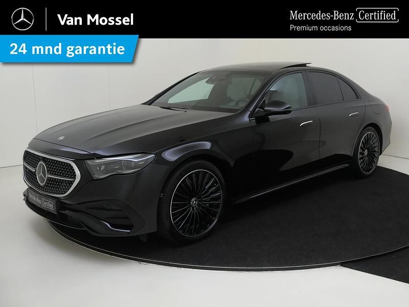Zwart Gebruikt 2024 Mercedes E400 AMG line Sedan | € 87.945 (Eerlijke prijs) - Afbeelding 1/4