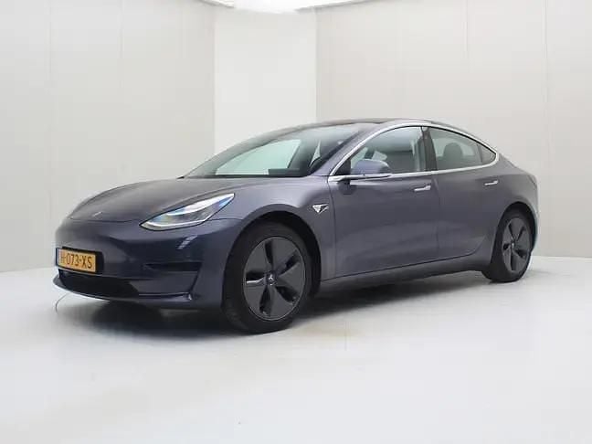 Grijs Gebruikt 2020 Tesla Model 3 Standard Range Sedan | € 19.900 (Goede deal) - Afbeelding 1/4