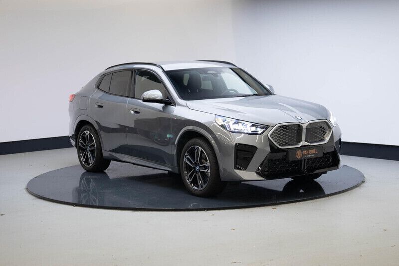 Grijs Gebruikt 2024 BMW iX2 M Sport SUV | € 47.945 (Super prijs) - Afbeelding 1/4