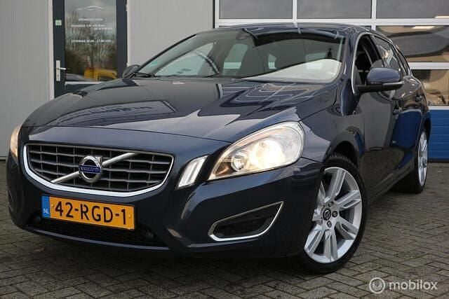 Blauw Gebruikt 2011 Volvo V60 Momentum Stationwagen | € 9.900 (Eerlijke prijs) - Afbeelding 1/4