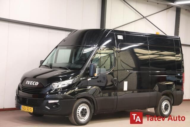 Zwart Occasion 2017 Iveco Daily Van | € 16.900 (Duur) - Afbeelding 1/4