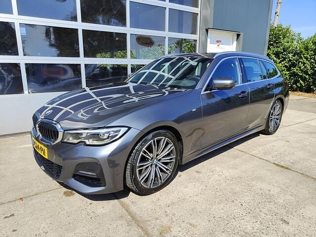 Grijs Occasion 2020 BMW 330 Executive Stationwagen | € 21.250 (Eerlijke prijs) - Afbeelding 1/4