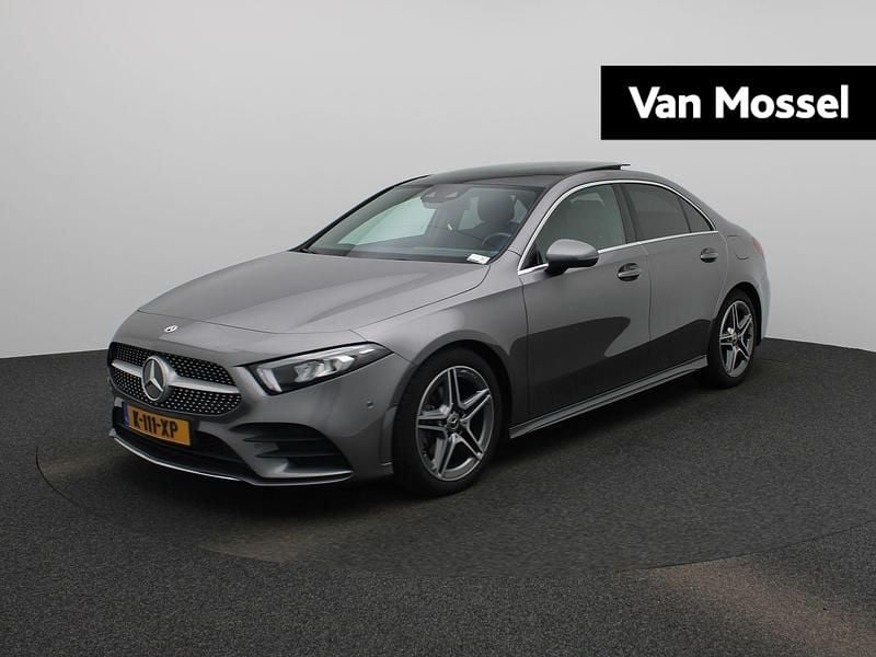 Grijs Gebruikt 2021 Mercedes A180 Business Sedan | € 28.445 (Eerlijke prijs) - Afbeelding 1/3