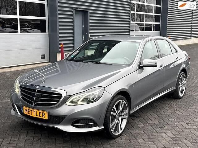 Grijs Occasion 2014 Mercedes E350 Ambition Sedan | € 14.500 (Eerlijke prijs) - Afbeelding 1/4
