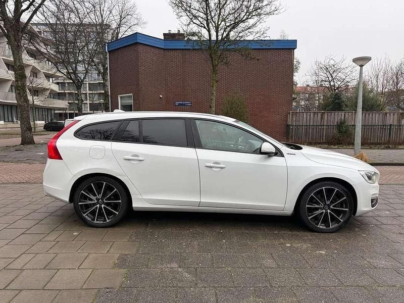 Occasion Volvo V60 163 PK (119 kW) 2015 Wit (metallic) Stationwagen